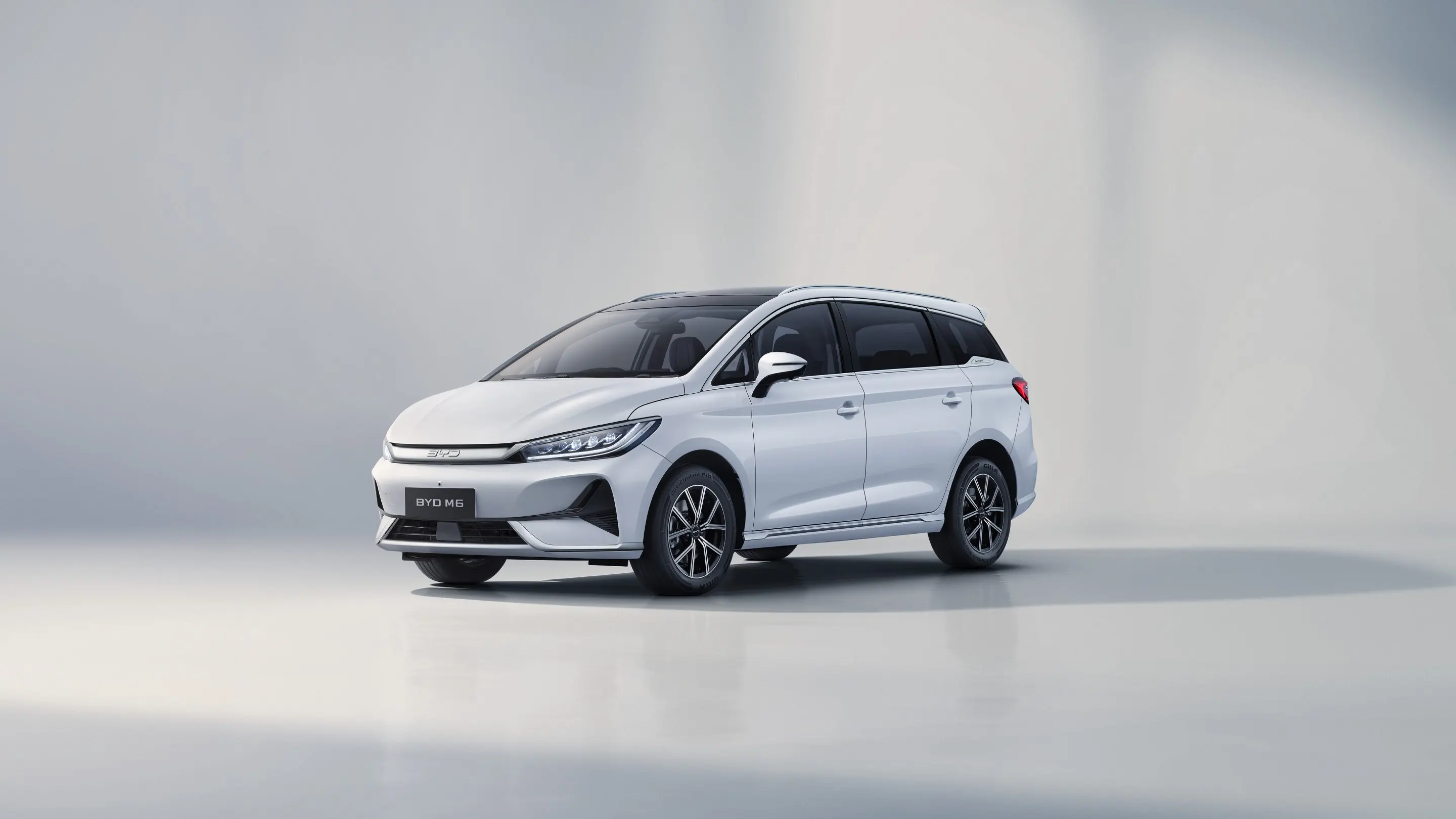 BYD M6 Eksterior